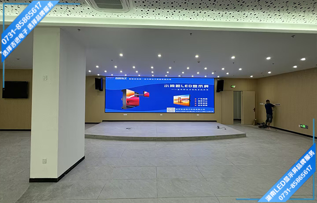 長沙寧鄉(xiāng)縣某中學(xué)報告大廳LED顯示屏.jpg 長沙寧鄉(xiāng)縣某中學(xué)報告大廳LED顯示屏.jpg